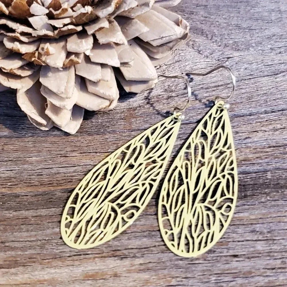 Art Nouveau Lacy Yellow Green Filigree Slim Teardrop Enamel Pendant Earrings - Picture 5 of 9